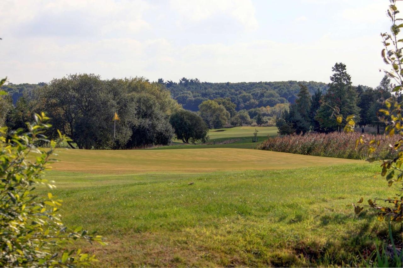 Magnolia Park Hotel, Golf & Country Club Boarstall Экстерьер фото